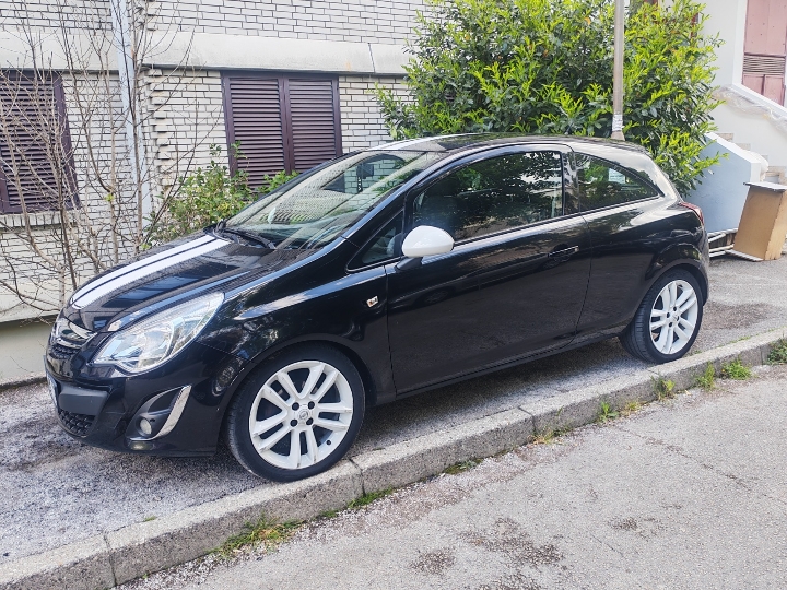 Corsa 1.2 16V Color Edition