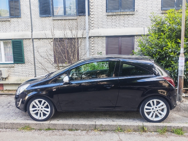 Corsa 1.2 16V Color Edition