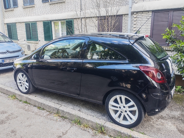 Corsa 1.2 16V Color Edition