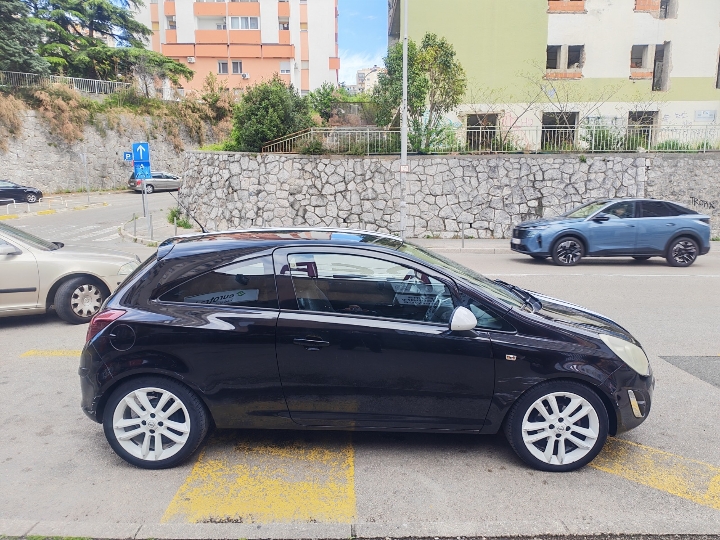 Corsa 1.2 16V Color Edition