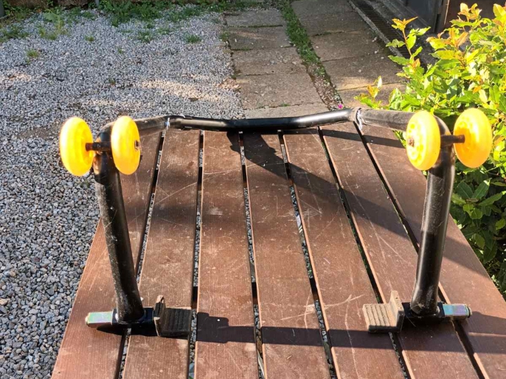 Stalak za zadnji kotač motora