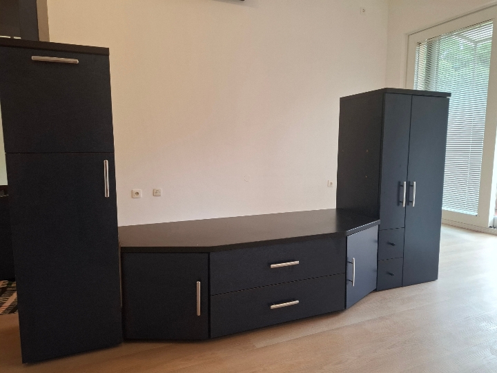Prodajem regal za dnevni boravak