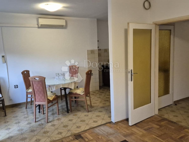 Klana - Studena,  dvije etaže kuće, stan i pp