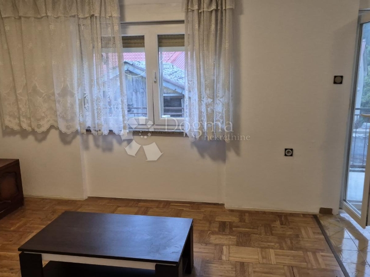 Klana - Studena,  dvije etaže kuće, stan i pp