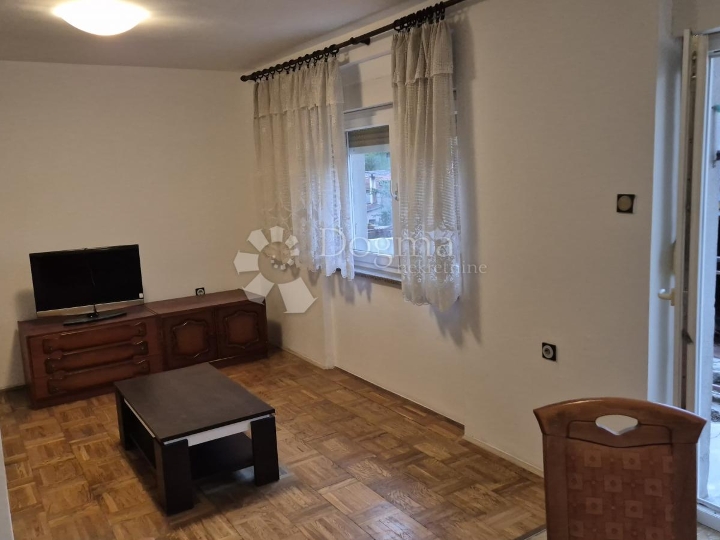 Klana - Studena,  dvije etaže kuće, stan i pp