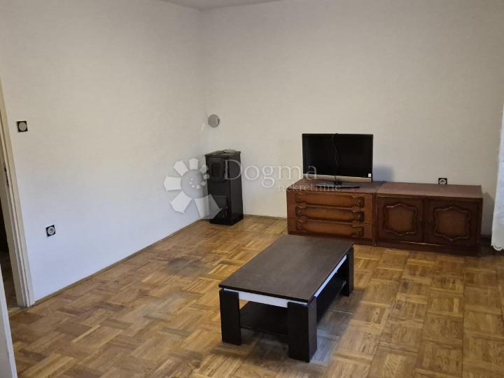 Klana - Studena,  dvije etaže kuće, stan i pp