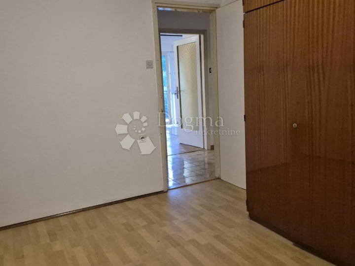 Klana - Studena,  dvije etaže kuće, stan i pp