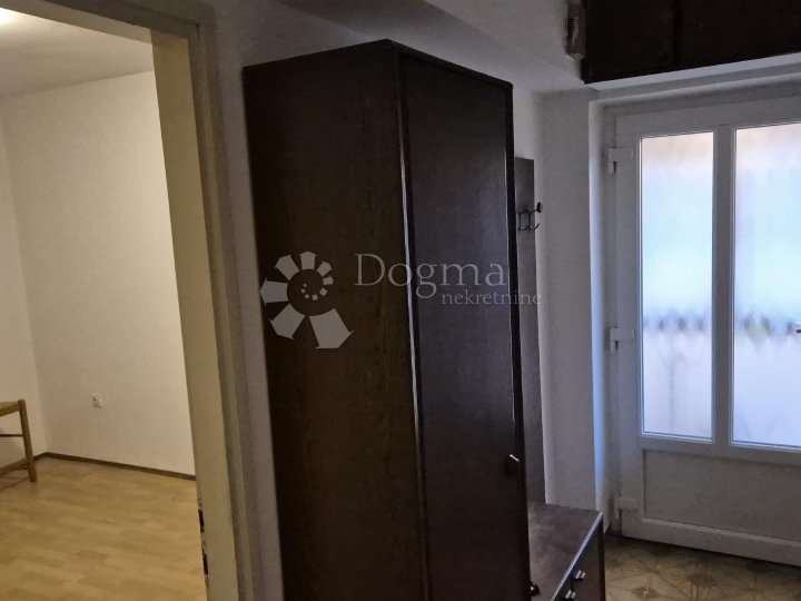 Klana - Studena,  dvije etaže kuće, stan i pp
