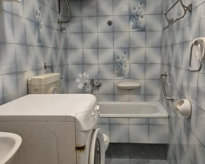 Klana - Studena,  dvije etaže kuće, stan i pp