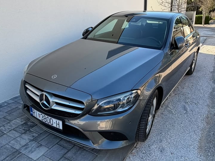 Mercedes-Benz C220D