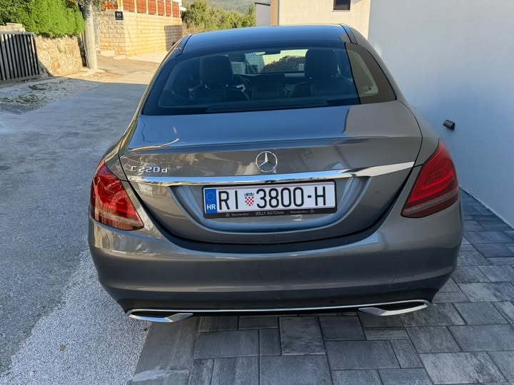 Mercedes-Benz C220D