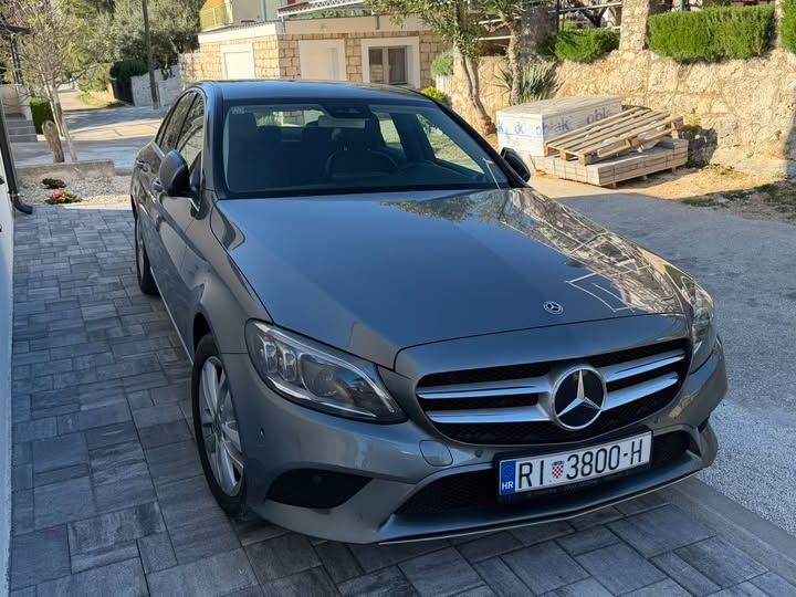 Mercedes-Benz C220D