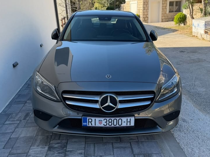Mercedes-Benz C220D