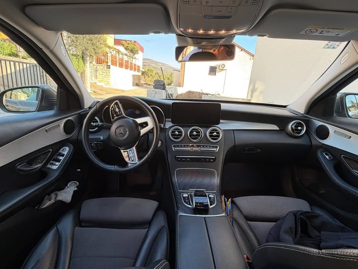 Mercedes-Benz C220D