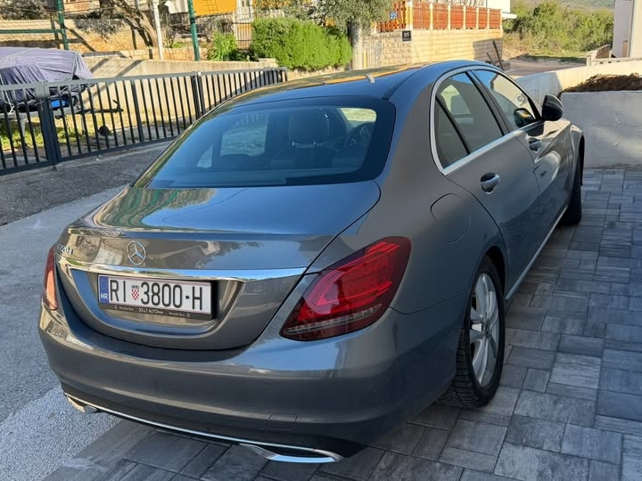 Mercedes-Benz C220D