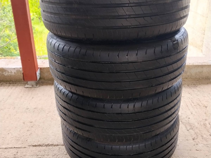 Gume ljetne Goodyear 225/55/17 4 kom.