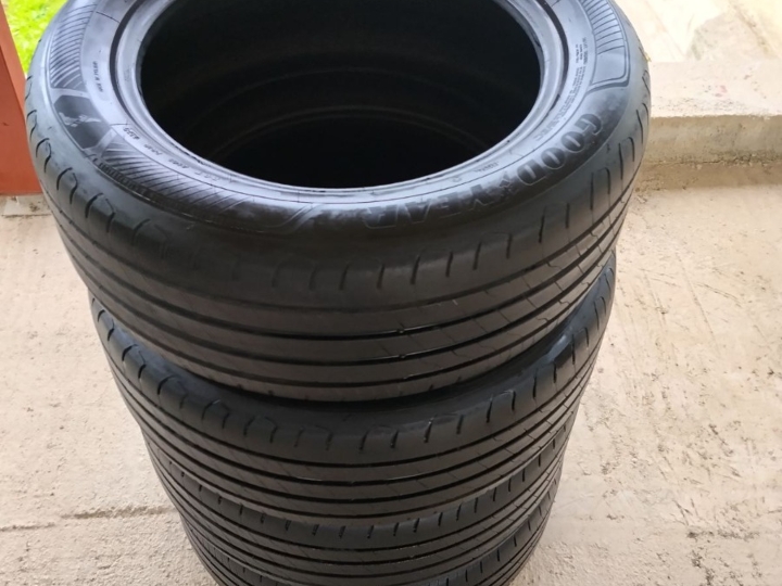 Gume ljetne Goodyear 225/55/17 4 kom.