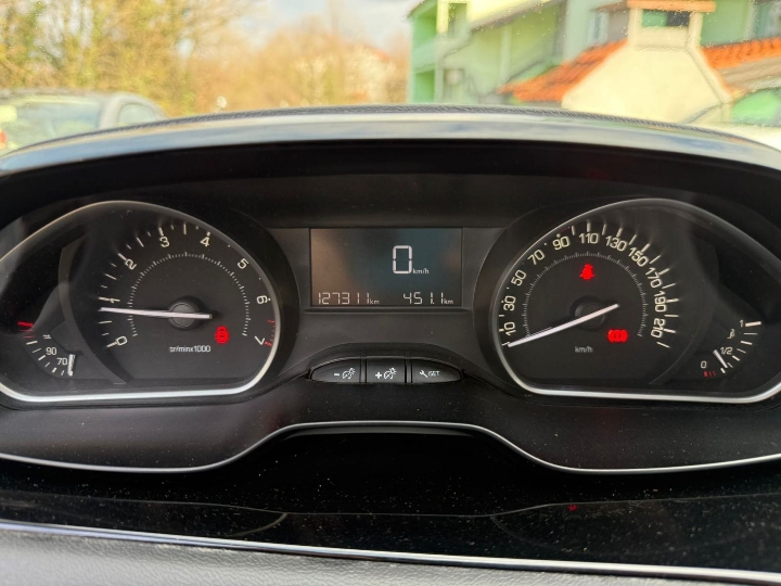Peugeot 208, 2017. god. 1.2 s plinom