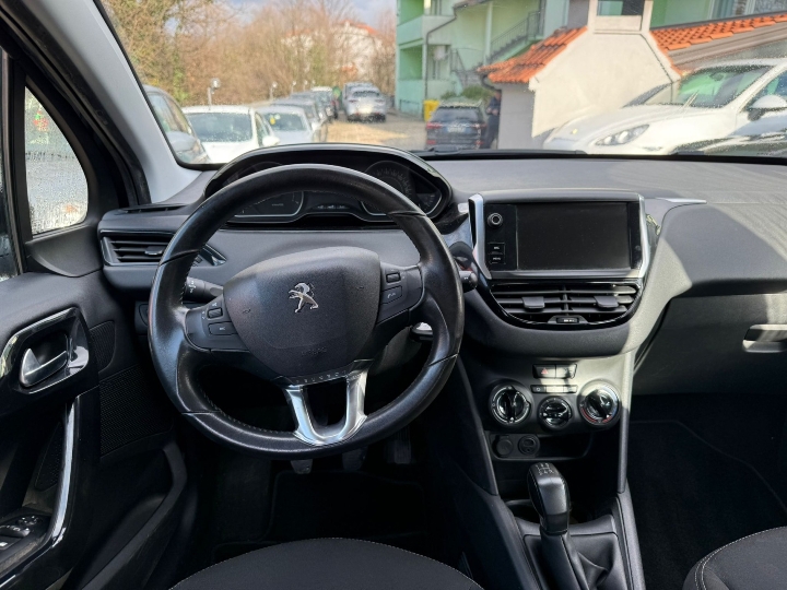 Peugeot 208, 2017. god. 1.2 s plinom