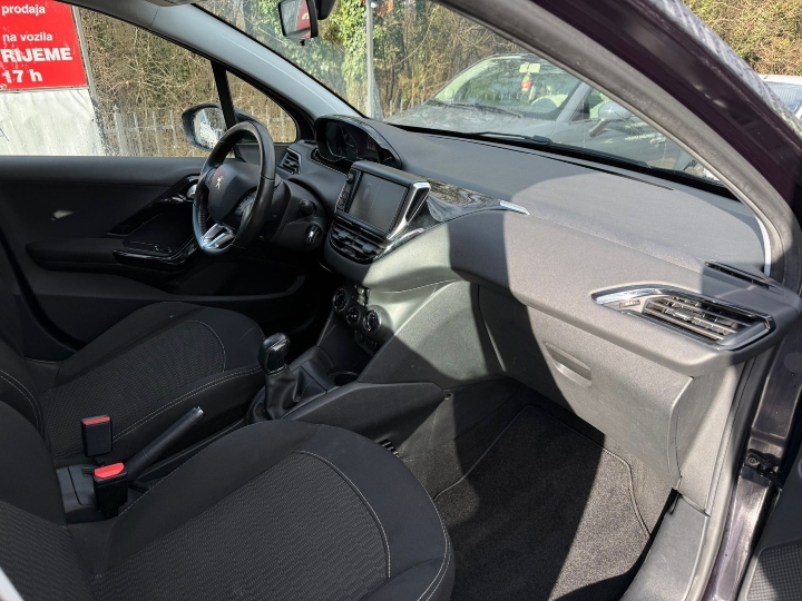 Peugeot 208, 2017. god. 1.2 s plinom