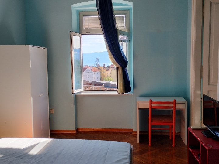 Rijeka, Centar – 68 m², 2 sobe, pogled na more, blizina fakulteta