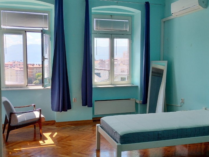 Rijeka, Centar – 68 m², 2 sobe, pogled na more, blizina fakulteta