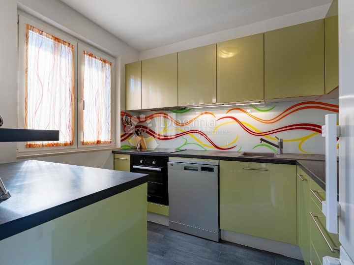 Rijeka, Škurinje - trosoban stan prostran od 85m2