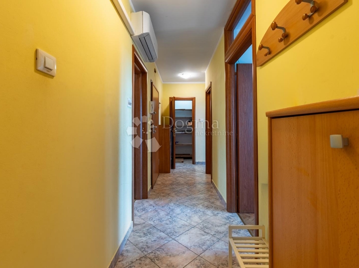 Rijeka, Škurinje - trosoban stan prostran od 85m2