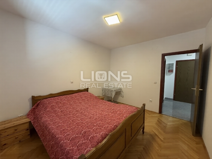 Otok Krk, Omišalj, 2Skl., balkon + privatan parking