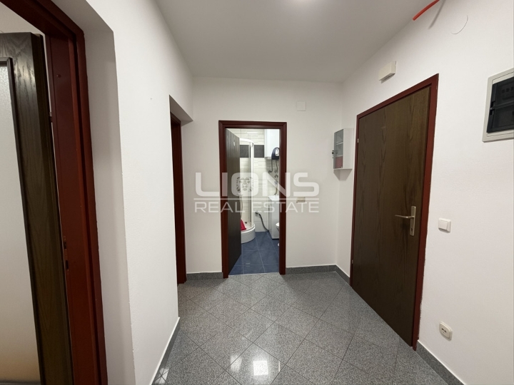 Otok Krk, Omišalj, 2Skl., balkon + privatan parking