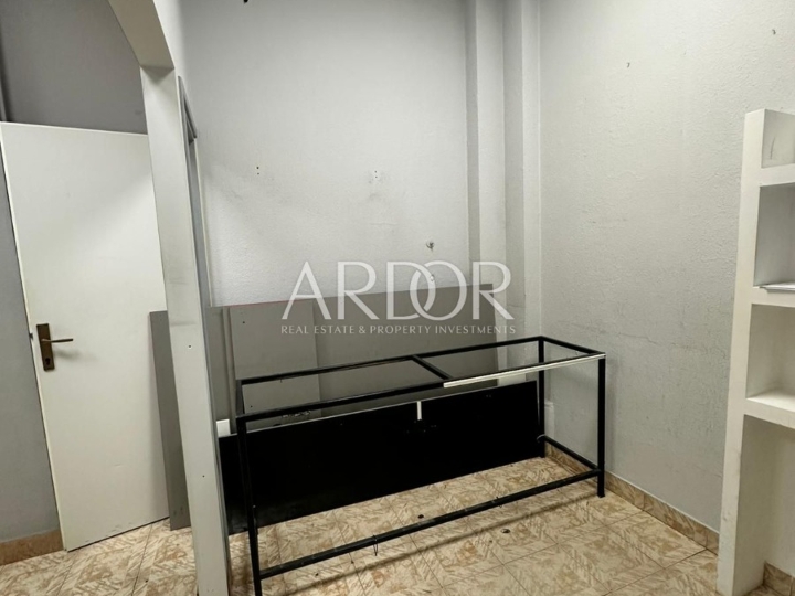Turnić, poslovni prostor 15 m²