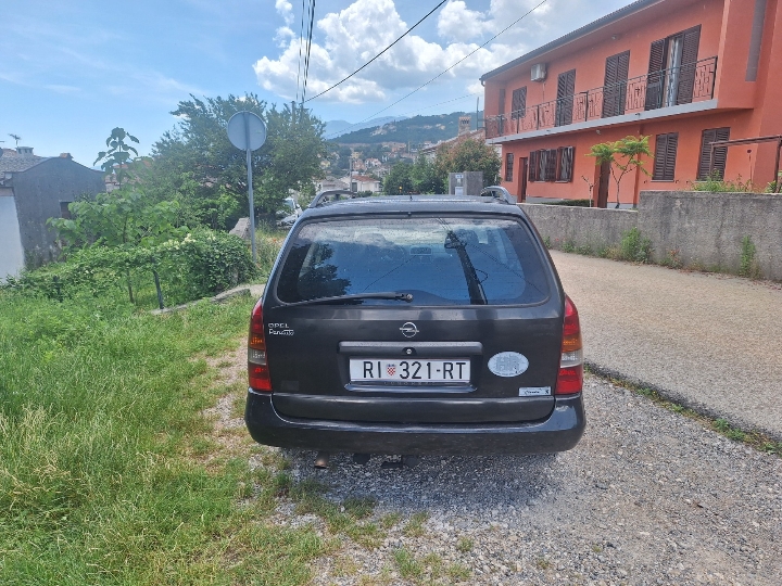 Opel Astra karavan 2.0 DTI – 700 €
