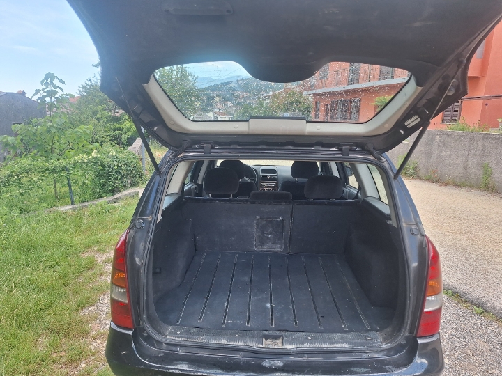 Opel Astra karavan 2.0 DTI – 700 €