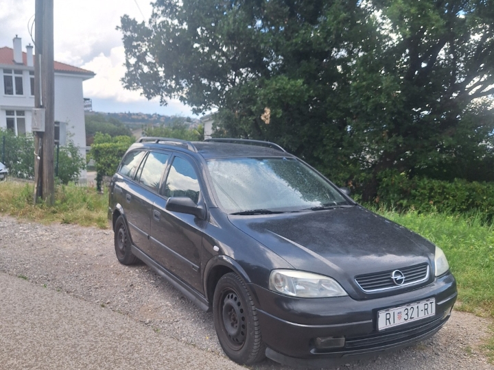 Opel Astra karavan 2.0 DTI – 700 €