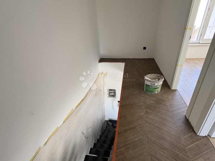 Povljana – zgrada s tri apartmana u nizu, odlična prilika za investiciju ili turistički najam