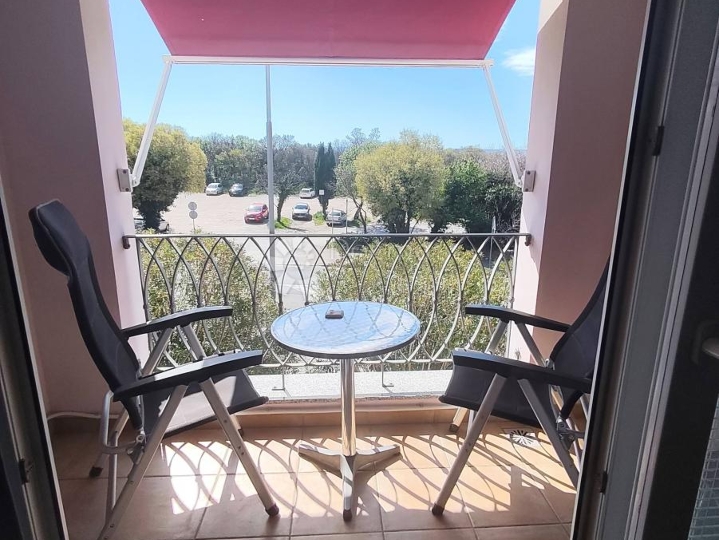 Novouređeni apartman sa pogledom na more