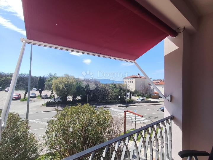 Novouređeni apartman sa pogledom na more
