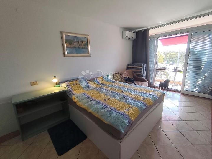 Novouređeni apartman sa pogledom na more