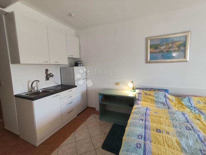 Novouređeni apartman sa pogledom na more