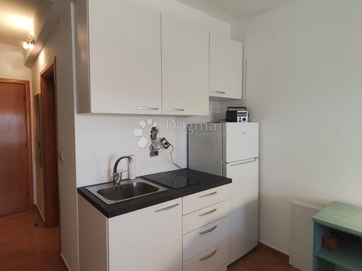 Novouređeni apartman sa pogledom na more