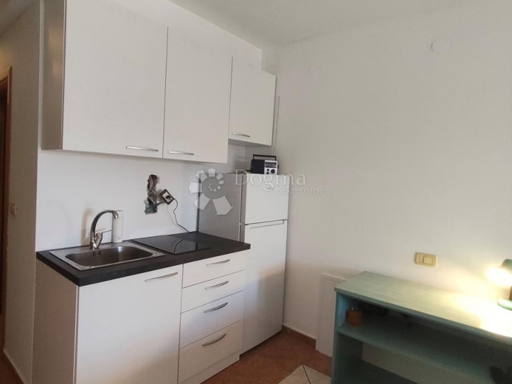 Novouređeni apartman sa pogledom na more