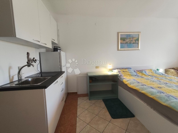 Novouređeni apartman sa pogledom na more