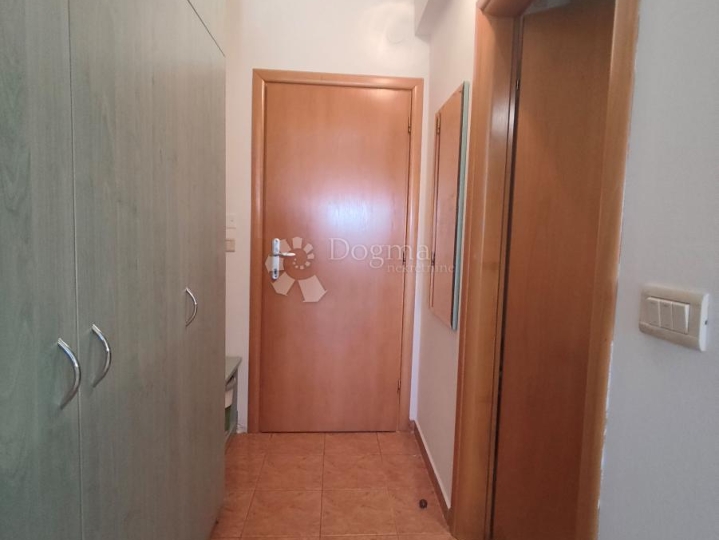 Novouređeni apartman sa pogledom na more