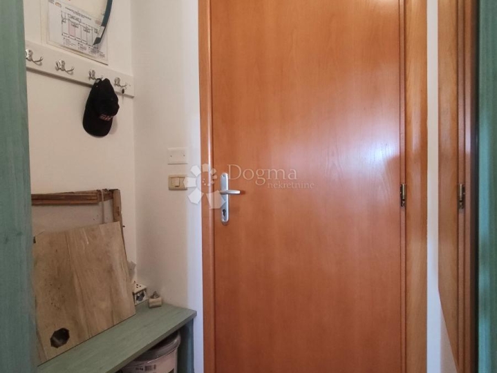 Novouređeni apartman sa pogledom na more