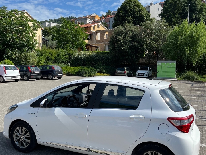 Toyota Yaris Hybrid automatik samo 41.000 km