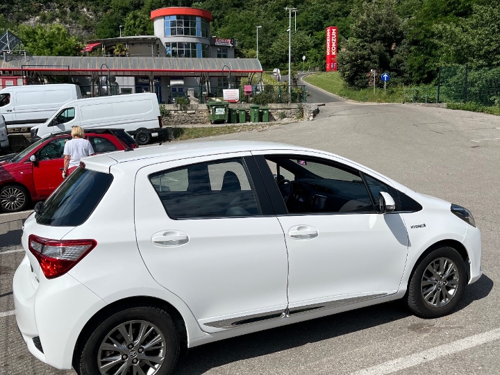 Toyota Yaris Hybrid automatik samo 41.000 km