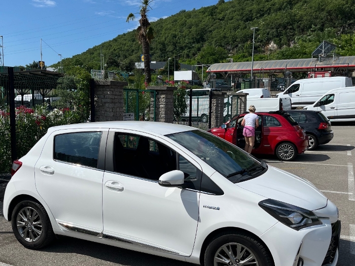 Toyota Yaris Hybrid automatik samo 41.000 km