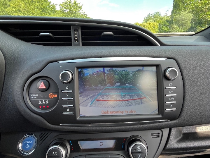 Toyota Yaris Hybrid automatik samo 41.000 km