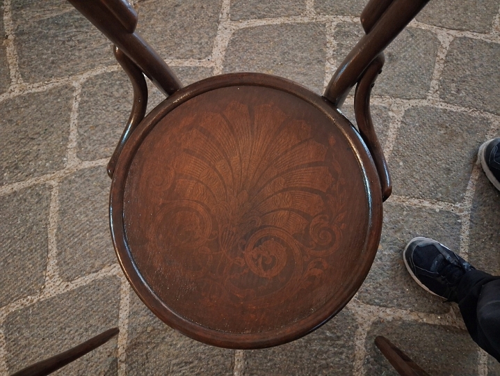 Set stolica Thonet br.14 i stol