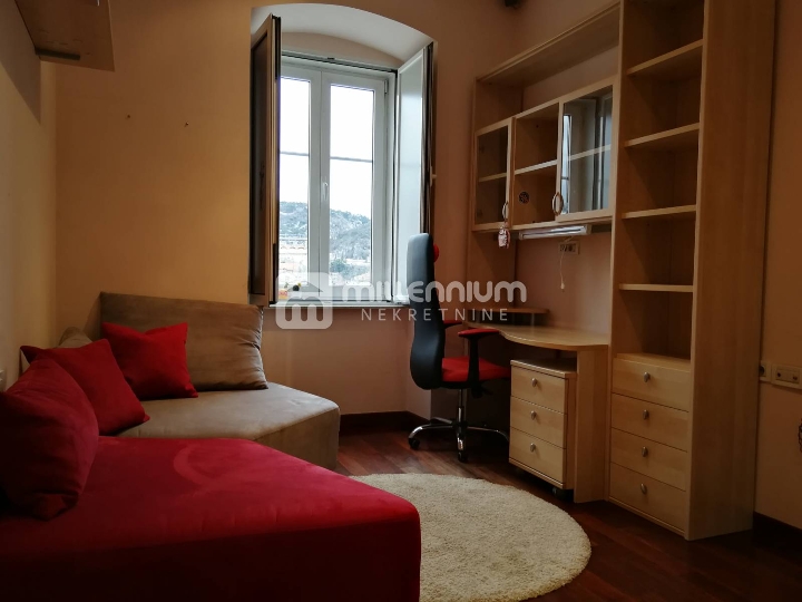 Rijeka, Centar, autentično luksuzan stan kojim dominira raskoš prostora